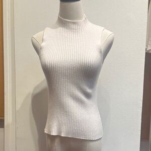 👕 “Sleek & Chic – NWT Milio‑Milano Sleeveless Ribbed Mock‑Neck Top”